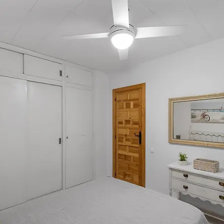 Arenales Seaside - Pool, & Parking Arenales del Sol