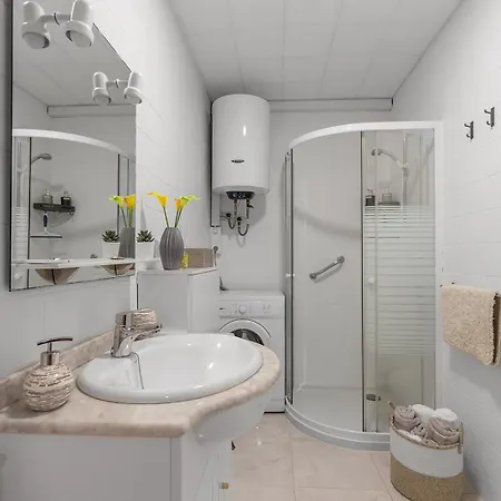 Arenales Seaside - Pool, & Parking Apartment Arenales del Sol