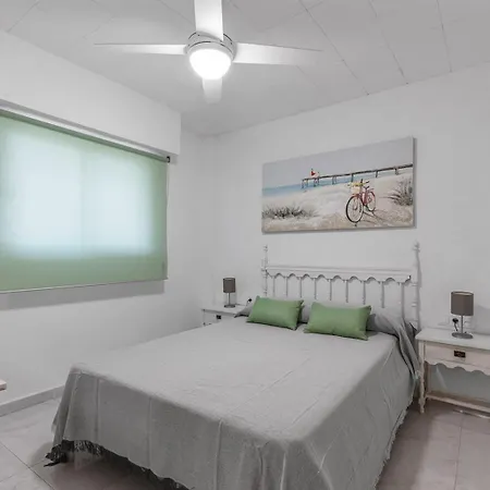 Arenales Seaside - Pool, & Parking Apartment Arenales del Sol